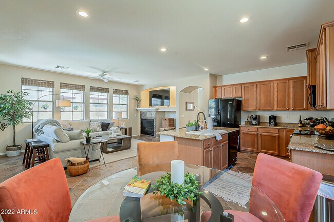 Building Photo - 21124 W Prospector Way