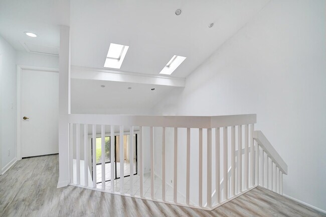 Building Photo - 7714 La Mirada Dr