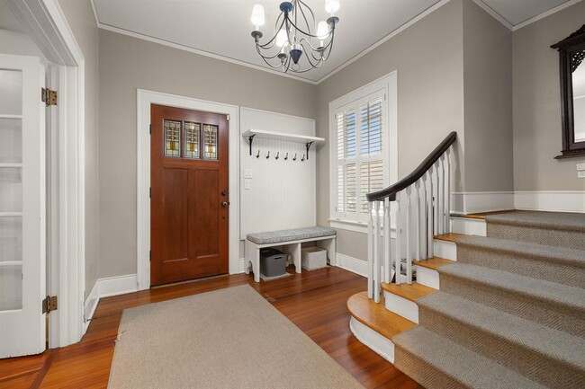 Building Photo - 105 Laurel Ln