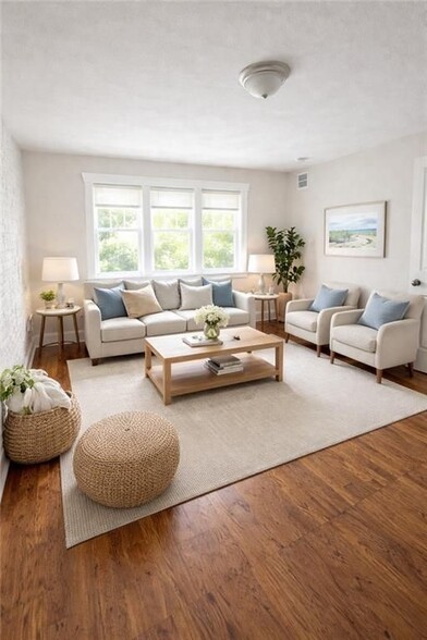 Building Photo - 422 Pawtucket Ave