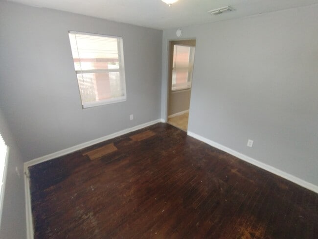 Building Photo - 3036 Saturn Ave