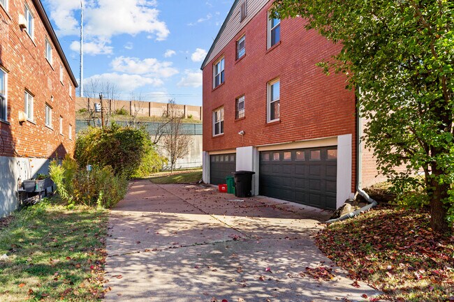 Building Photo - 814 Francis Pl