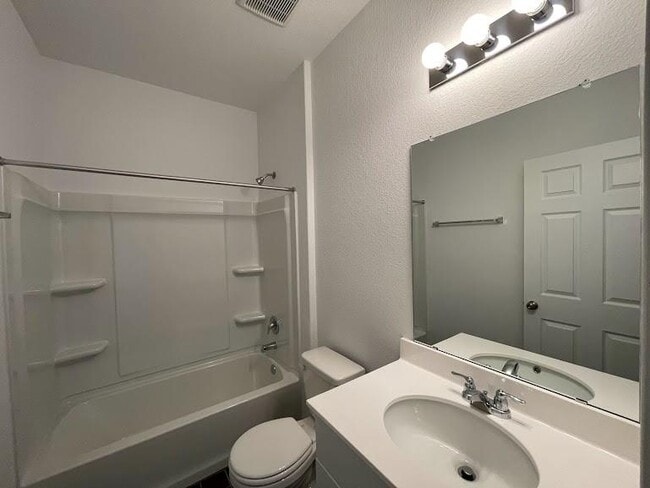 Building Photo - 640 Pickrell Lp