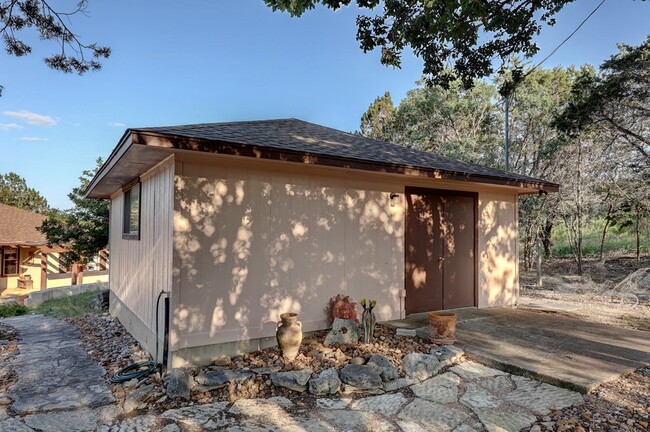 Building Photo - 115 Chaparral Pl W