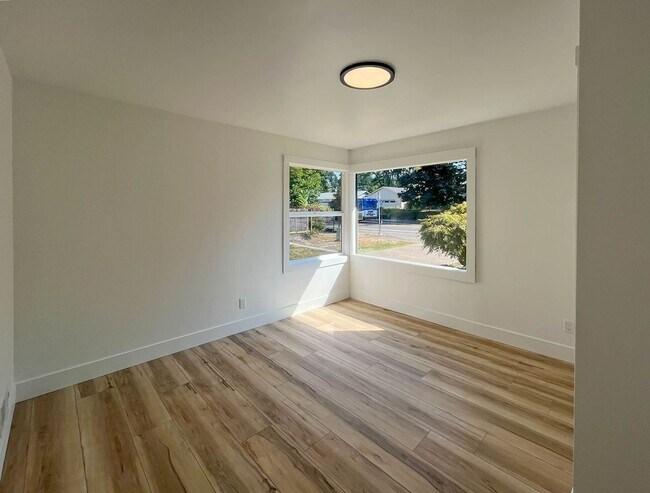 Building Photo - Charming NE Portland Apartment Near Parks, Shops & Transit