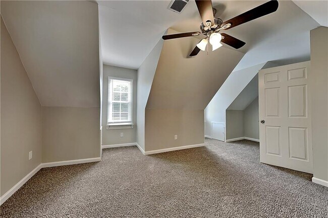 Building Photo - 1275 Shamrock Hill Cir