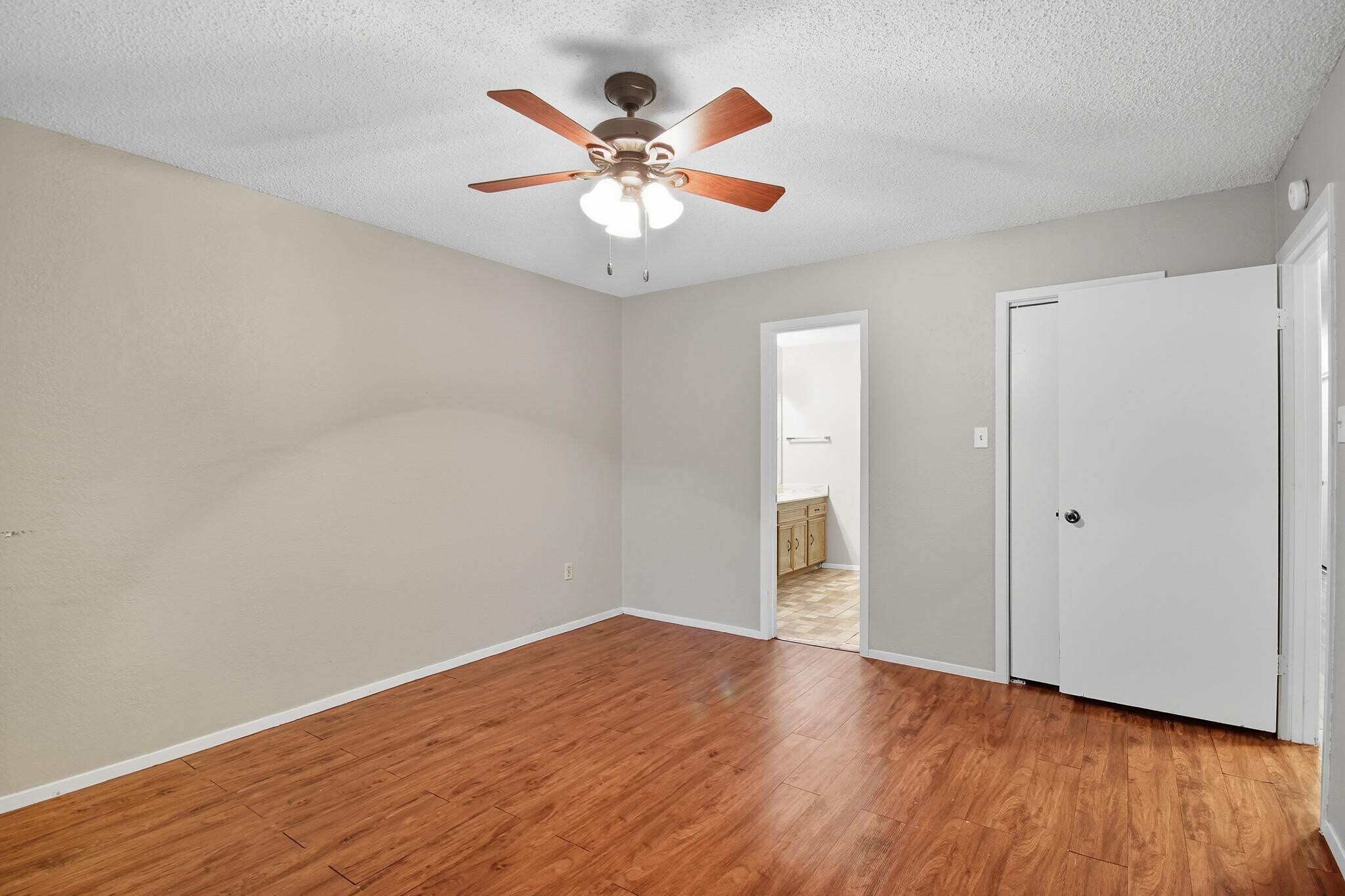 Building Photo - 4934 Greenslope Dr