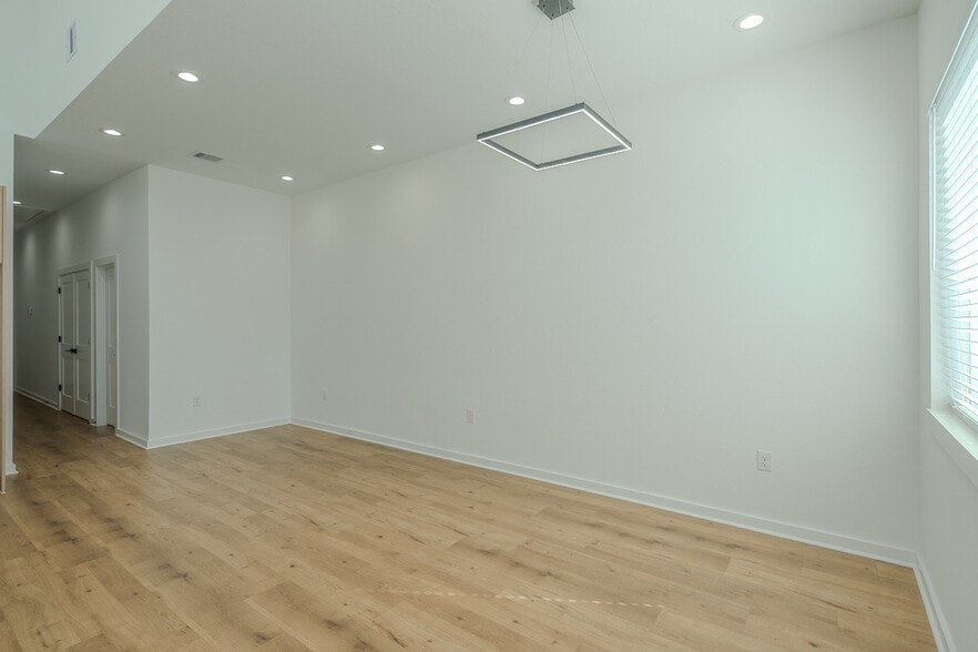 Building Photo - 5029 Van Fleet St