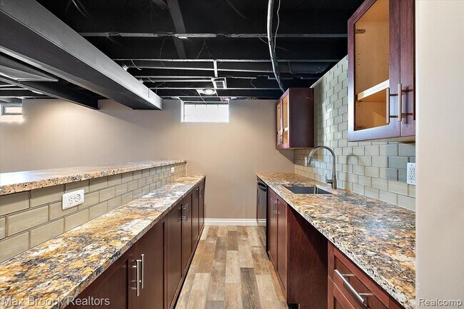 Building Photo - 912 Woodsboro Dr