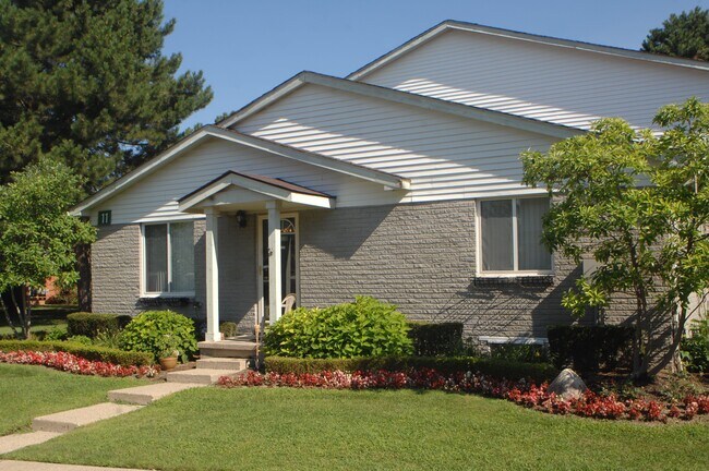 Building Photo - Foxcroft Townhomes