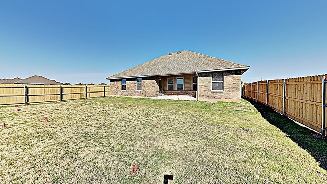 Building Photo - Very Nice 4 Bedroom 2 Bath Home in Mustang...