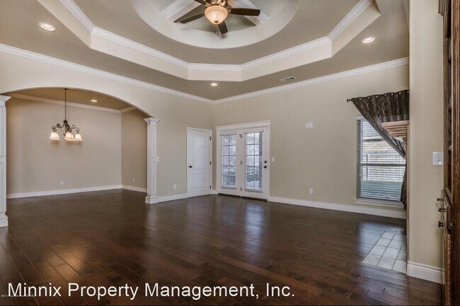 Building Photo - 6002 Glenwood Dr