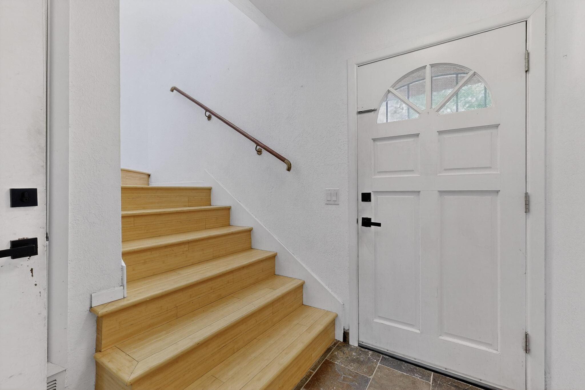 Building Photo - 5528 Overlook Dr NE