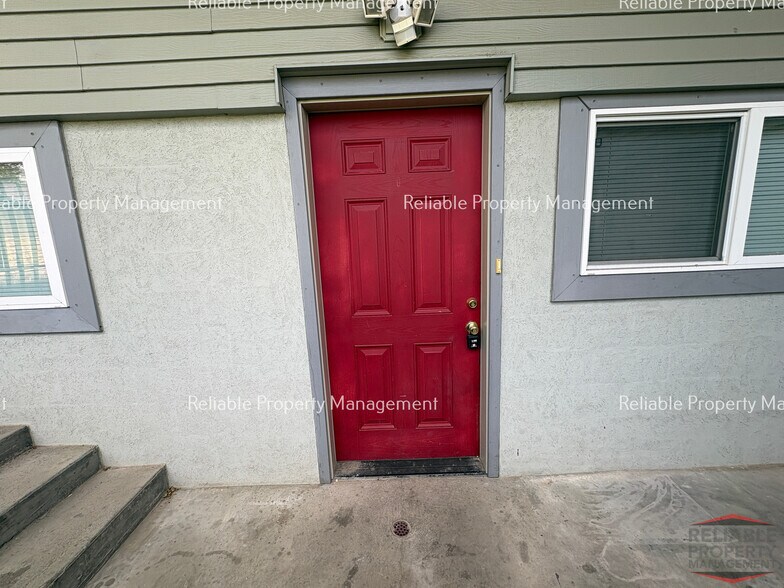 Building Photo - 260 W 19th St