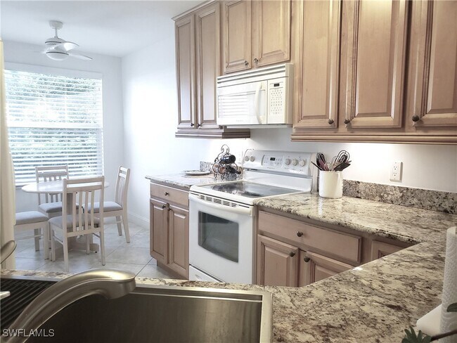 Building Photo - 300 Horse Creek Dr