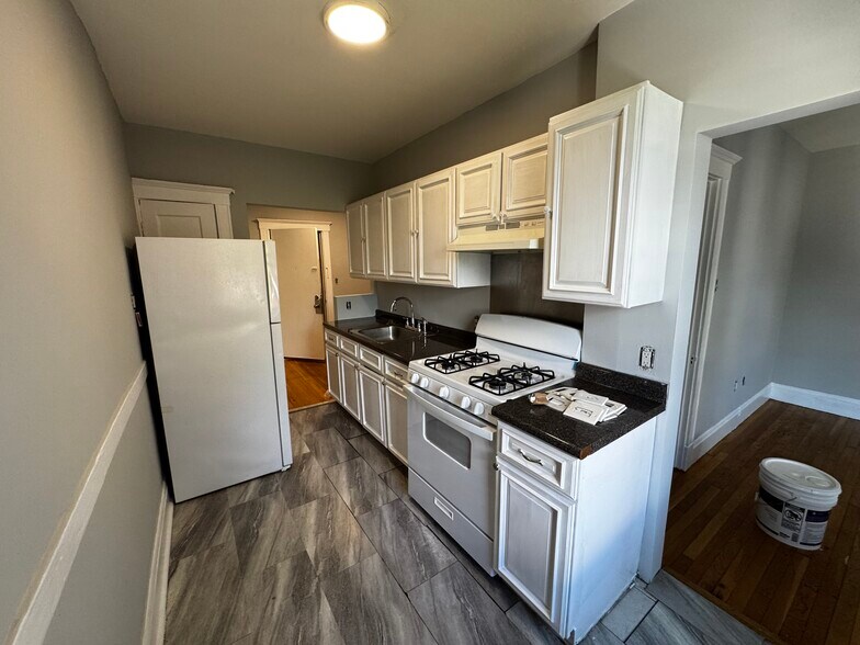 Building Photo - 17 Huss Ct