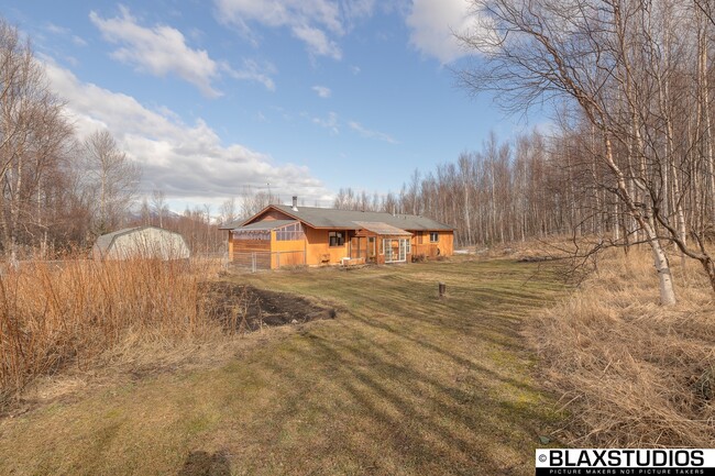 Building Photo - Super Cute Ranch Home in Great Commute Loc...