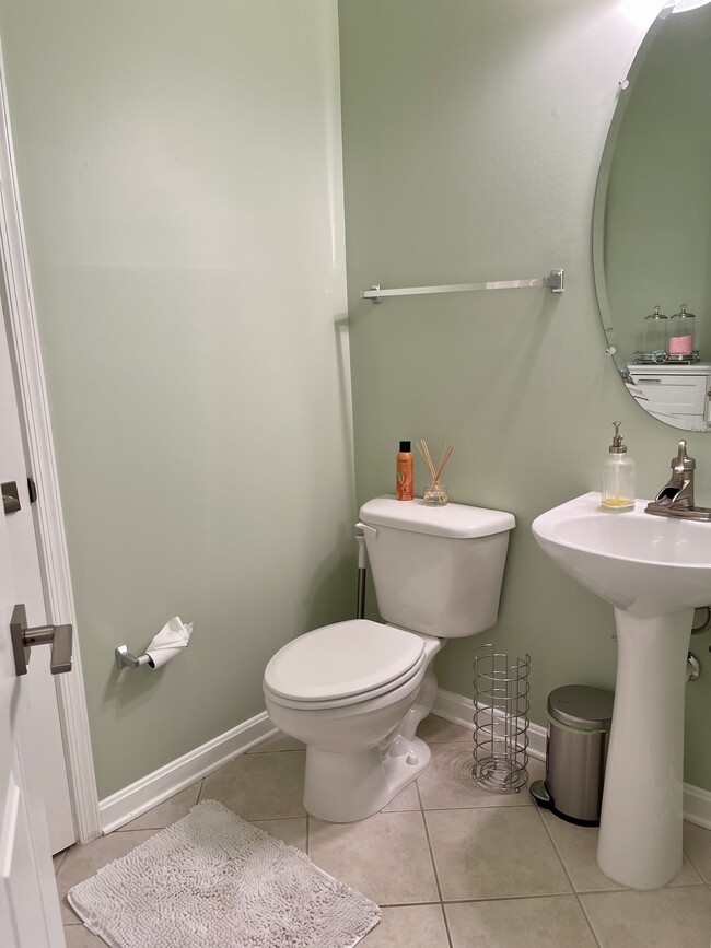 Building Photo - 4950 Brenman Park Dr