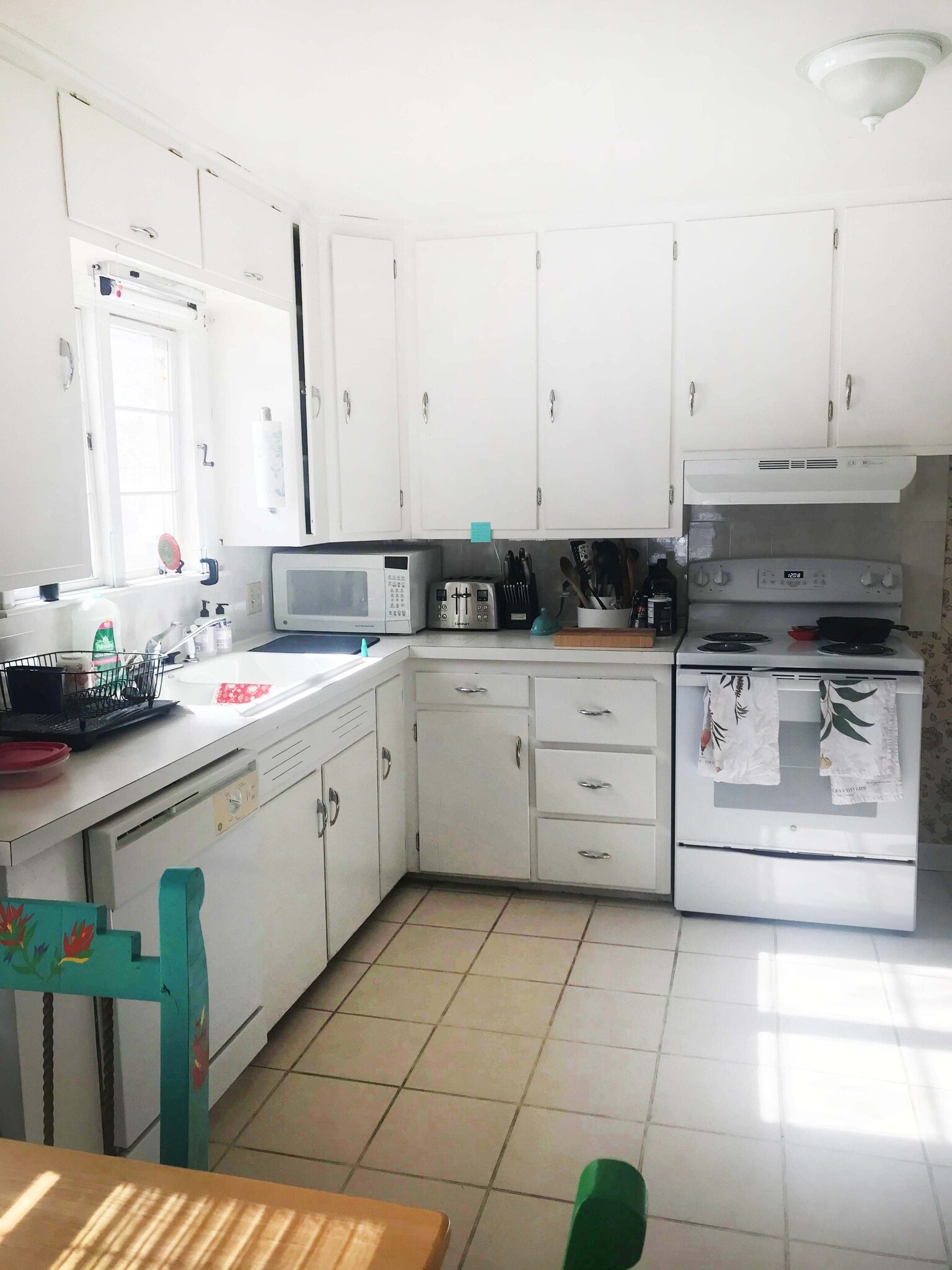 Kitchen - 636 S Loomis Ave