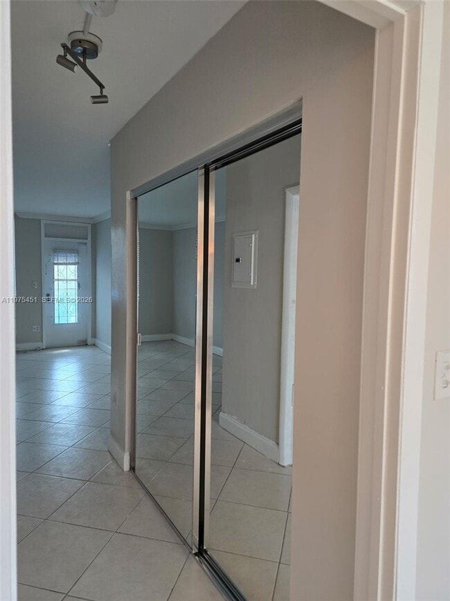 Building Photo - 441 Collins Ave