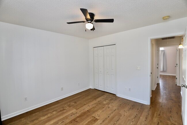 Building Photo - 3065 Temple Rd