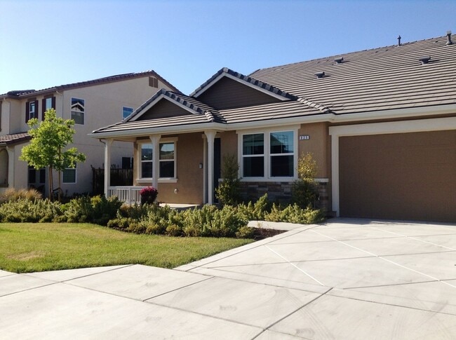 Building Photo - Single Story Craftsmen in Hollister