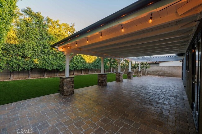 Building Photo - 5672 Rich Hill Way