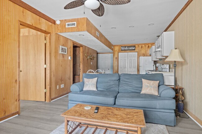 Building Photo - 360 Island Rd