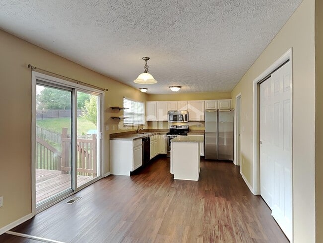 Building Photo - 512 Longview St