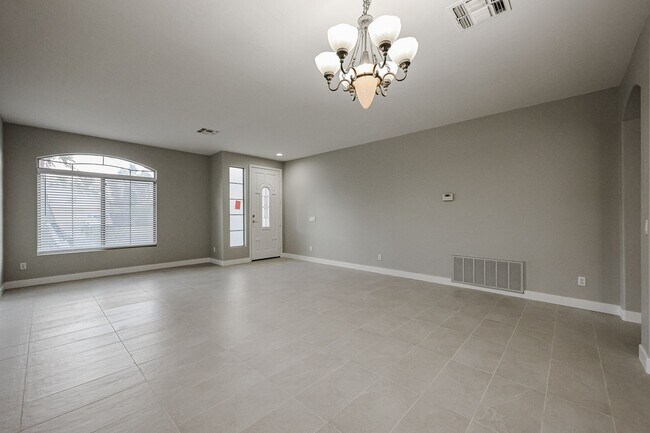Building Photo - Location! Fully remodelled 4Bed/3Bath Home in Chandler, with pool