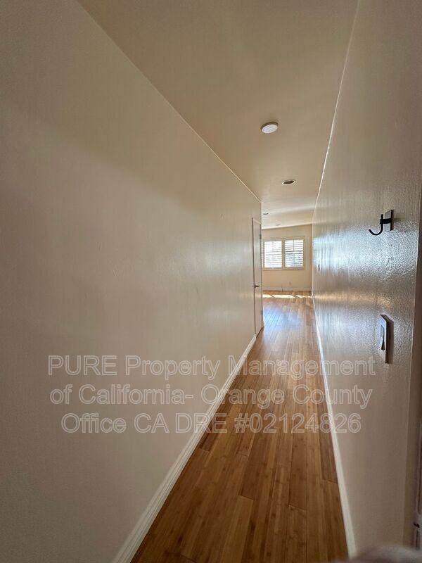 Building Photo - 1930 N Vermont Ave