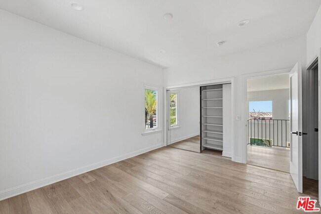 Building Photo - 16802 Cll De Sarah