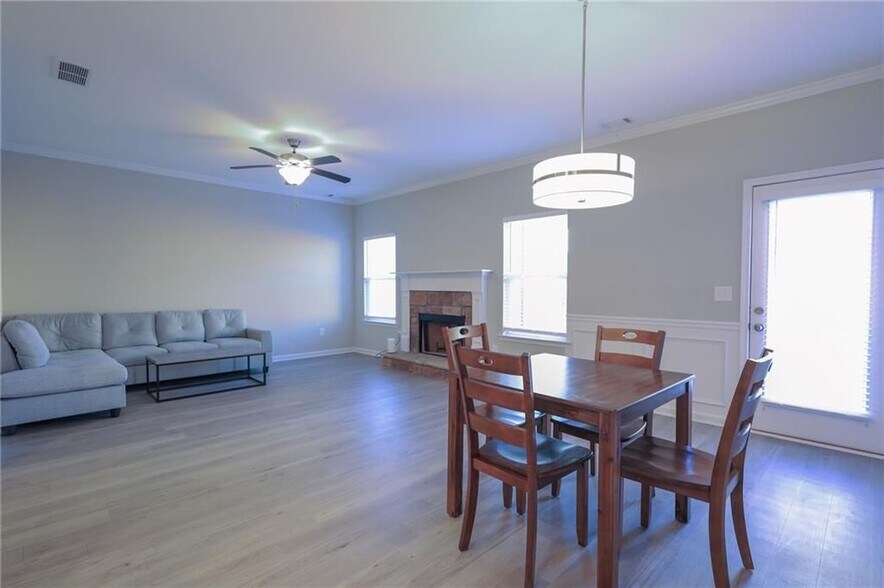 Building Photo - 225 Eva Way