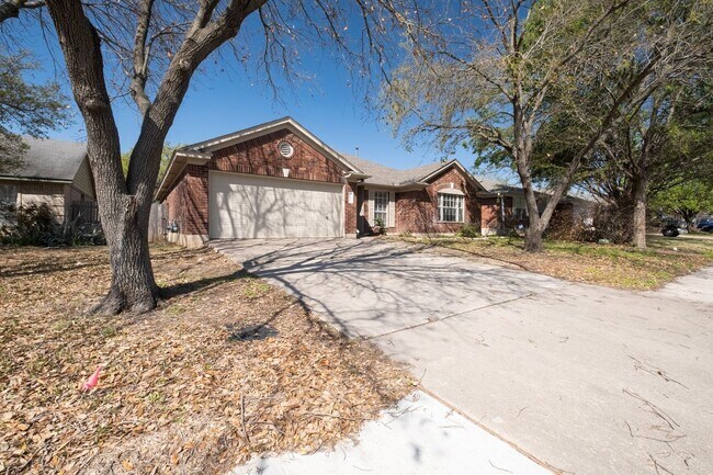 Building Photo - Spacious 4 Bedroom, 2 Bath, 1-Story Home i...