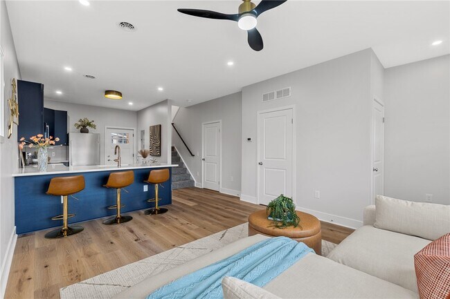 Building Photo - 169 S Union St