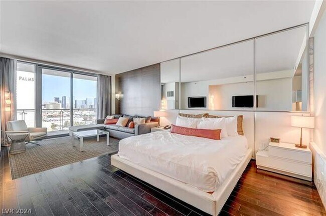 Building Photo - Palms Studio w/ Strip View & BALCONY ACCES...