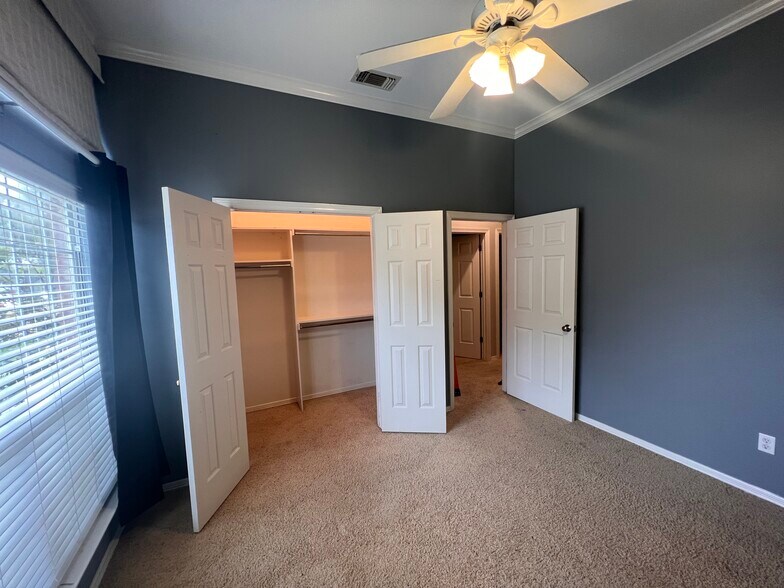 Building Photo - 7113 Holden Dr