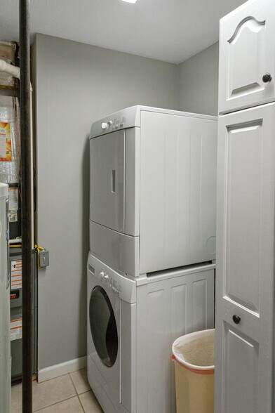 Building Photo - 504 Marquis Cir