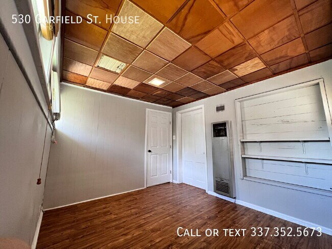 Building Photo - 530 Garfield St