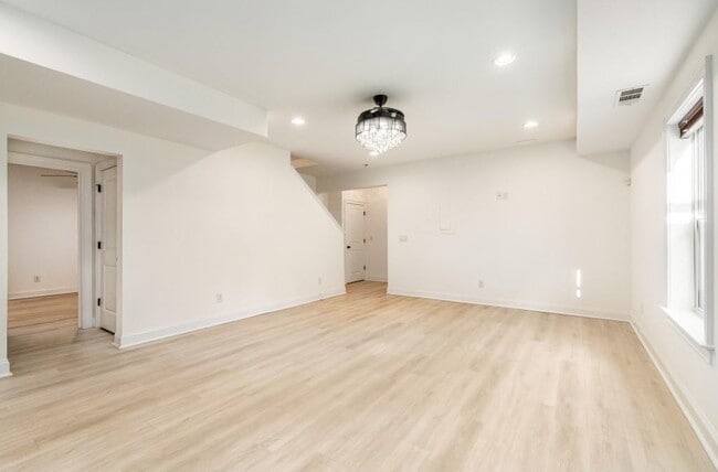 Building Photo - 310 Big Creek Way