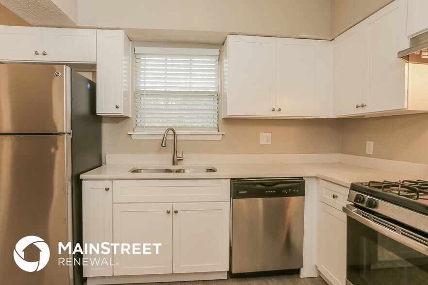 Building Photo - 2453 Crestdale Cir SE