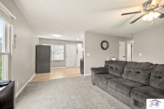 Building Photo - Come see this one today!