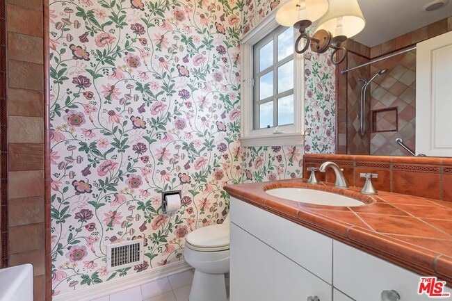 Building Photo - 201 Tavistock Ave