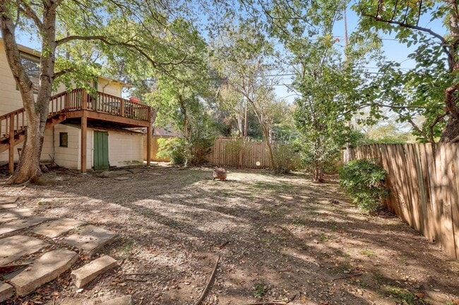 Building Photo - 1804 Kenwood Ave