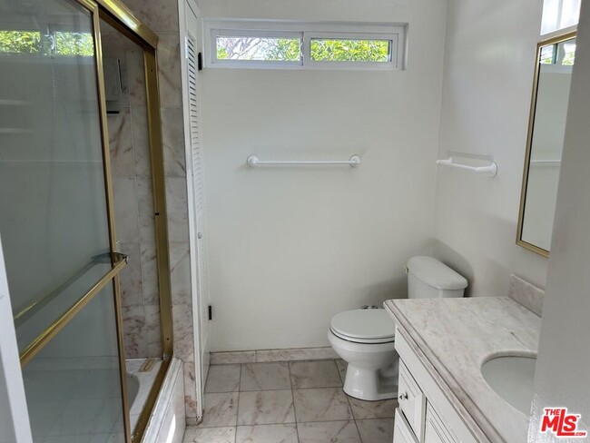 Building Photo - 5355 Rhea Ave