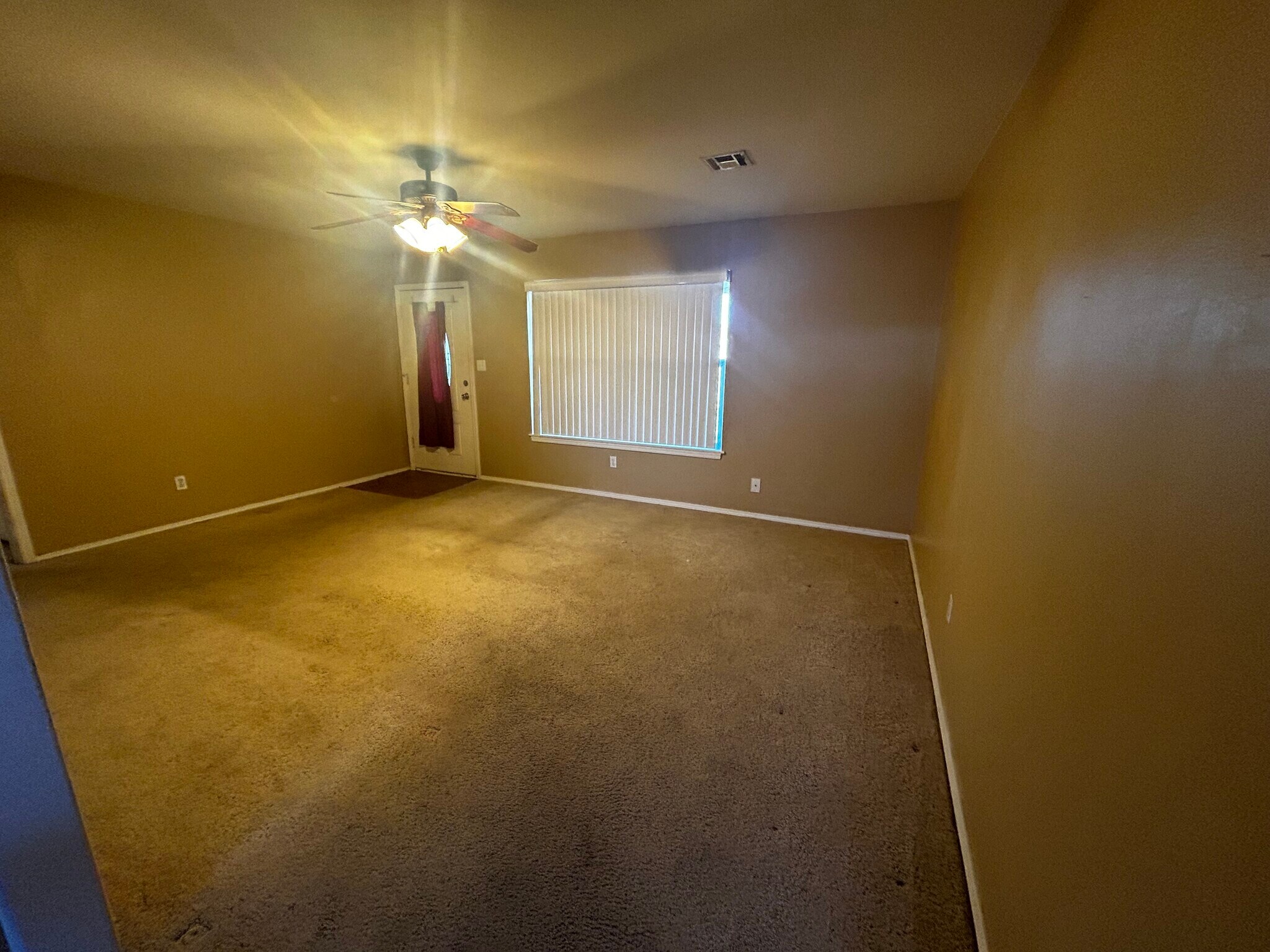 Living room - 419 Grandview Blvd