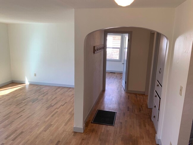 Building Photo - 3 Bedroom House in Whiteaker