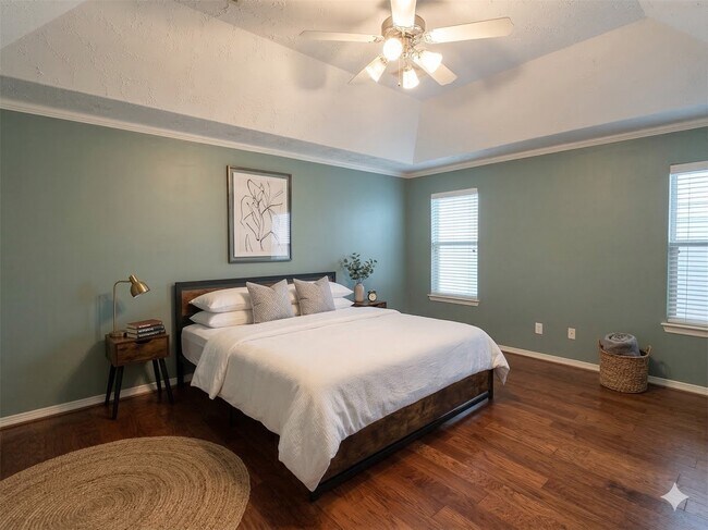 Building Photo - 3410 Skyline Village Dr