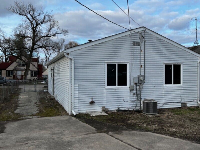 Building Photo - 1326 Davis St