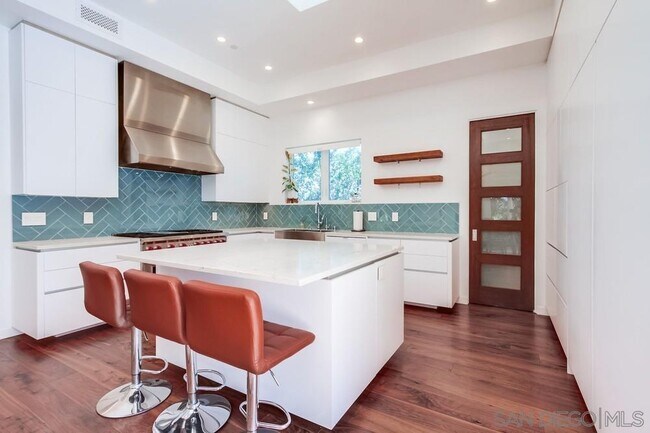 Building Photo - 738 Castro St